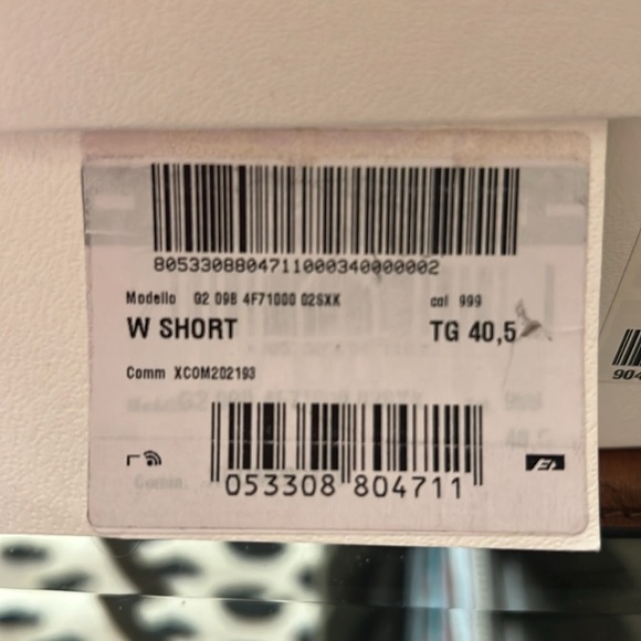 Moncler w short wedge boot size 40.5.
Worn twice. In amazing shape - Picture 11 of 13